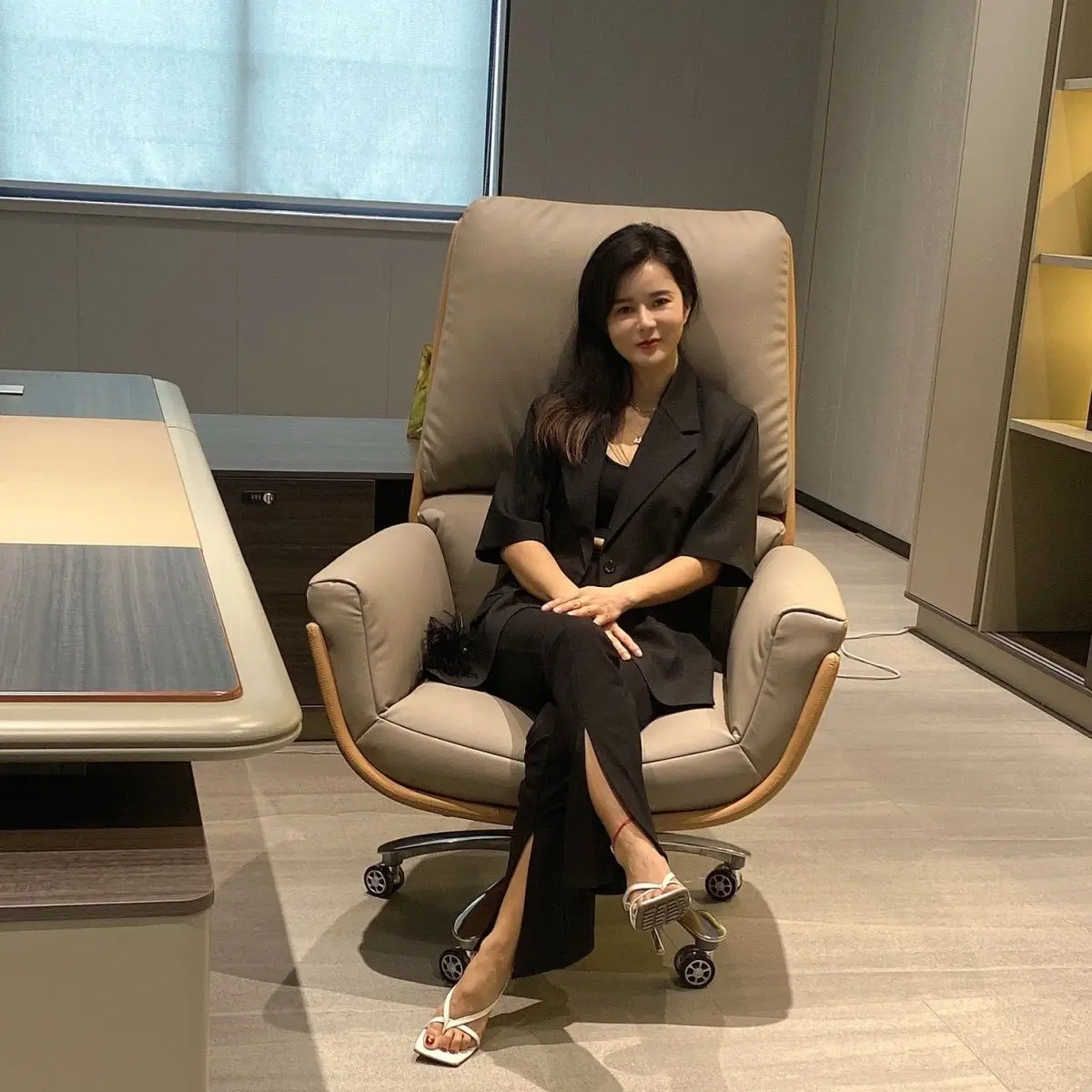 

Дешевое прочное офисное кресло, роскошное эластичное однотонное скандинавское удобное офисное кресло, современный туалетный столик, эргономичная металлическая мебель Muebles