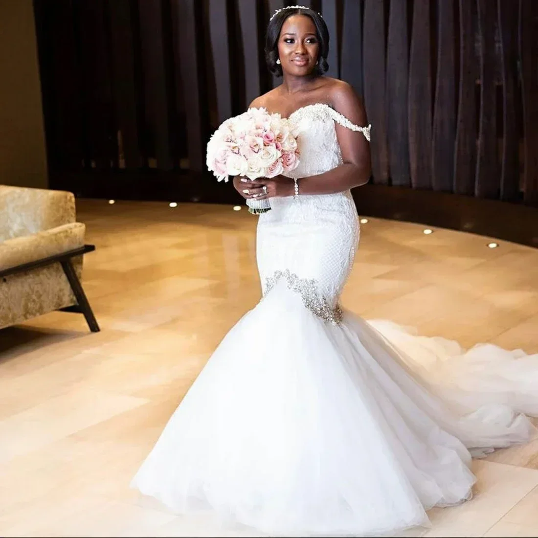 Maßgeschneidertes, atemberaubendes, schulterfreies Hochzeitskleid mit glänzenden Applikationen, Kristallen und Perlen, Vestidos De Novia 2024, afrikanische Brautkleider