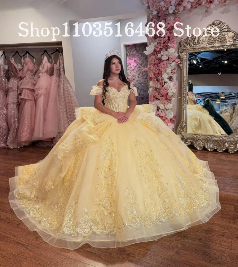 Vestido de Quinceañera Amarillo Pálido con Hombros Descubiertos, Encaje con Cuentas y Gran Lazo en la Espalda, Vestido de Gala Personalizado, Vestidos de 15 Años