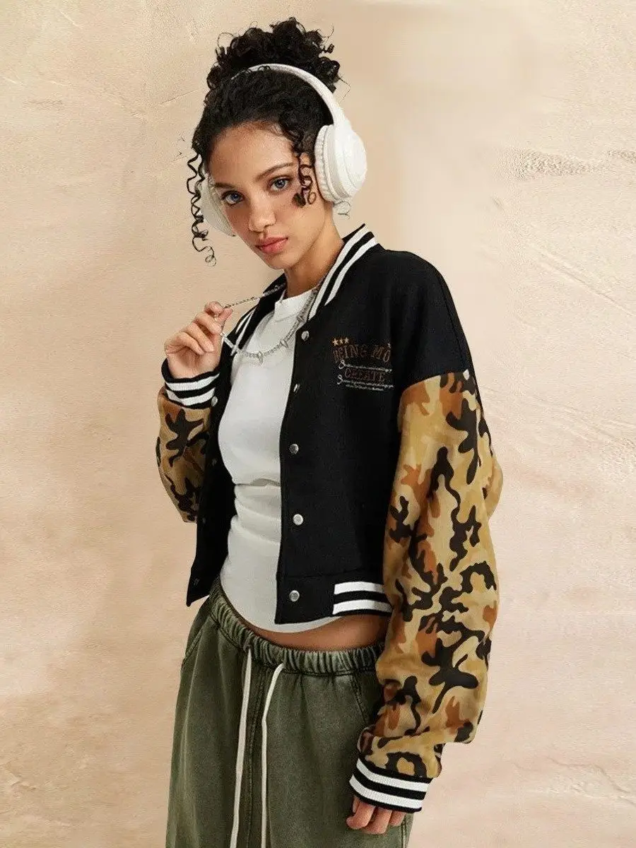 

Женская удлиненная хлопковая куртка-свитшот с контрастными вставками для весны