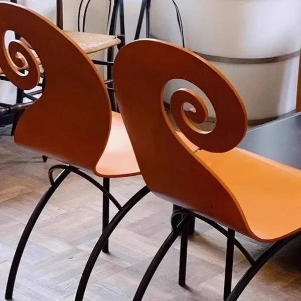 كرسي خلفي من الخشب الصلب الاسكندنافي مصمم كرسي طعام النمل للمنزل حديث بسيط مقهى الترفيه كرسي التفاوض