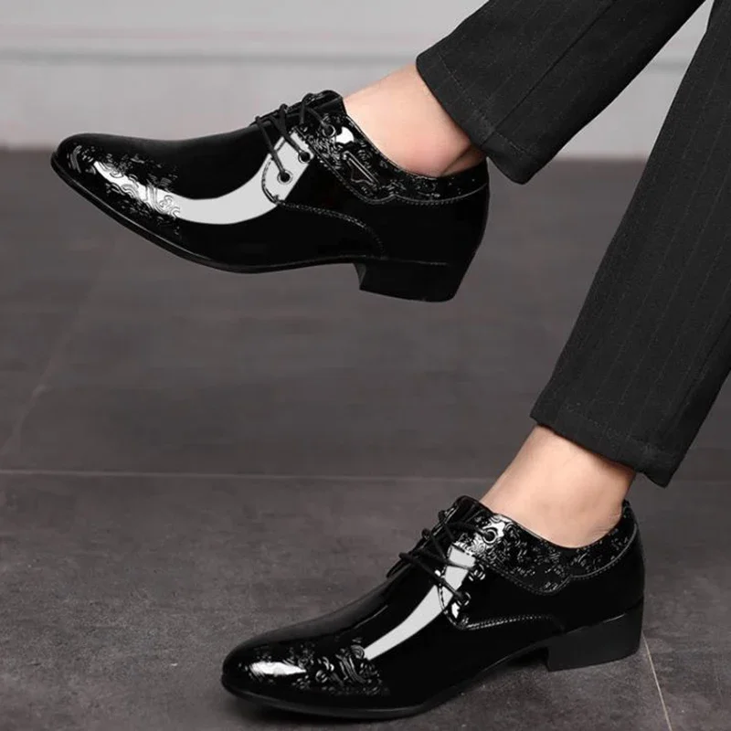 Lässige Business-Schuhe für Männer Kleid Schuhe schnüren formale schwarze Pu Leder Brogue Schuh für männliche Hochzeits feier Büro Oxfords 2024