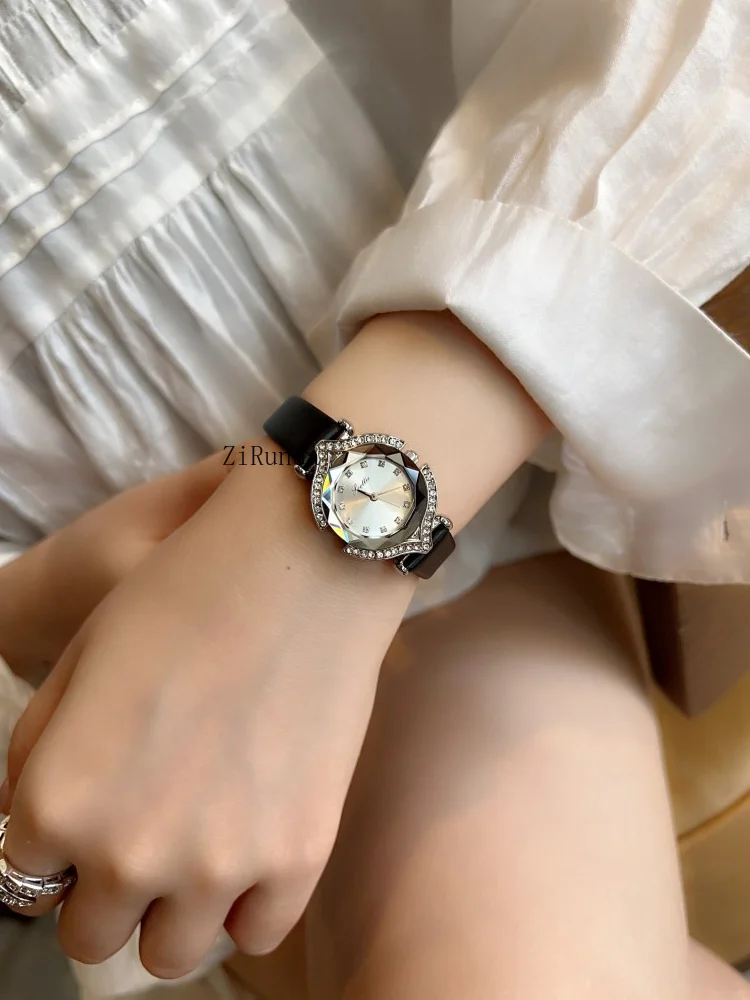 ساعة جديدة مدمجة وأنيقة بحزام من المشمش الناعم، ساعة كوارتز للسيدات سطح قشرة مقطوعة بالكريستال #3