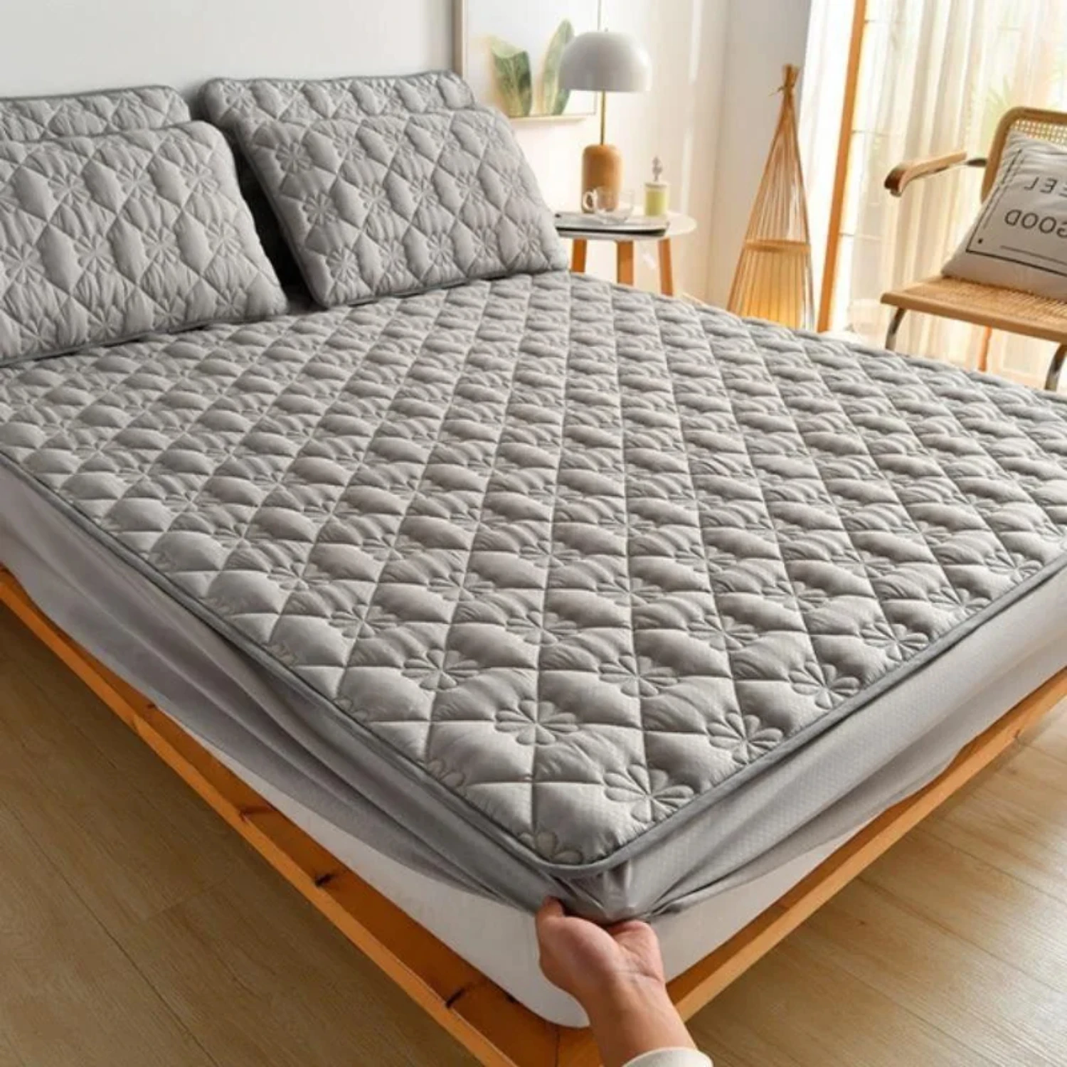 

Enhance Your Sleep with this Luxurious, Cozy and Thickened Solid Color Quilted Mattress Topper for Single, Queen, King Beds - So