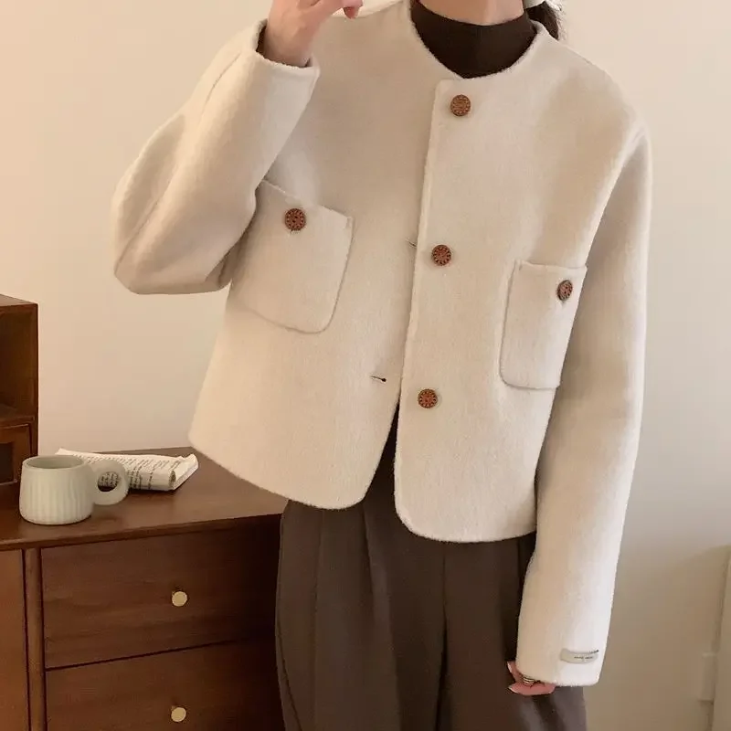 

Out-of-season 2023 new double-sided wool coat for women's small ultra-short design sense small fragrant wool