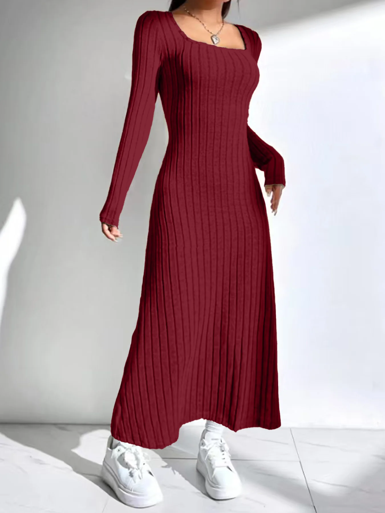 Retro bordeauxrode pitstrip gebreide rok met vierkante hals, lange mouwen, slanke lange rok met hoge taille