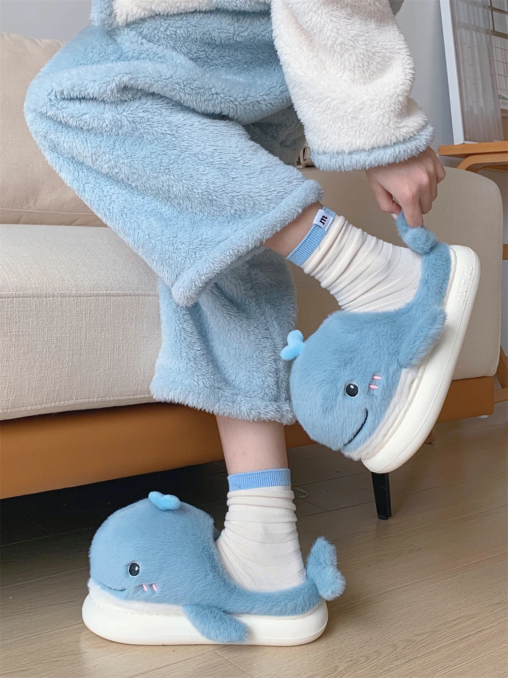 Cute Little Whale Plush Slippers Indoor Anti-Slip Warm Cotton Couples Slippers Cartoon Style Home Comfortable Winter Shoes