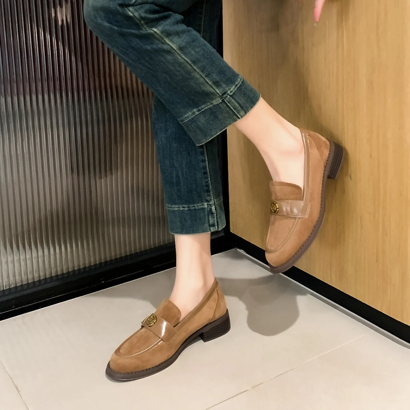 New Women Suede Leather Casual Shoes British Style Retro Designer Dress Shoes Fashion Cool High Heel Loafers