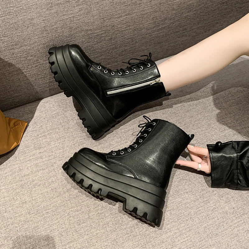 New Fashionable/comfortable Short Boots 9cm Catwalk Motorcycle Rider Boots To Increase Legs/show Thin Thick Sole Women's Boots