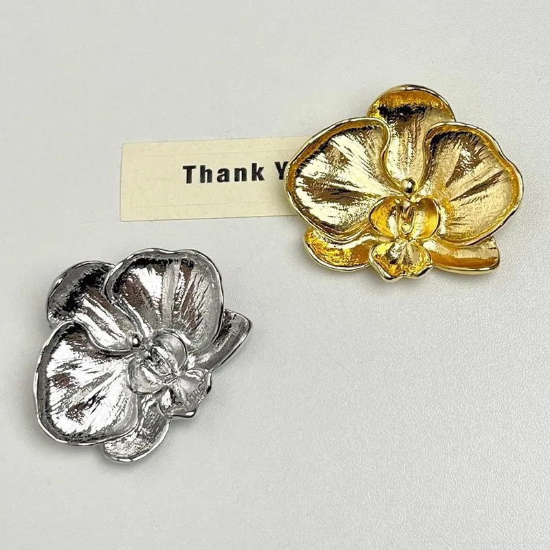 Vintage Phalaenopsis Metal Flower Brooch for Women Exquisite Fashion Suit Corsage Pins Accessory Party Jewelry Gifts