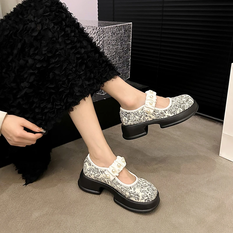 

High Appearance Level Thick Soled Square with Beaded Fashion All Comfortable Non-slip Breathable Wear-resistant Women's Shoes