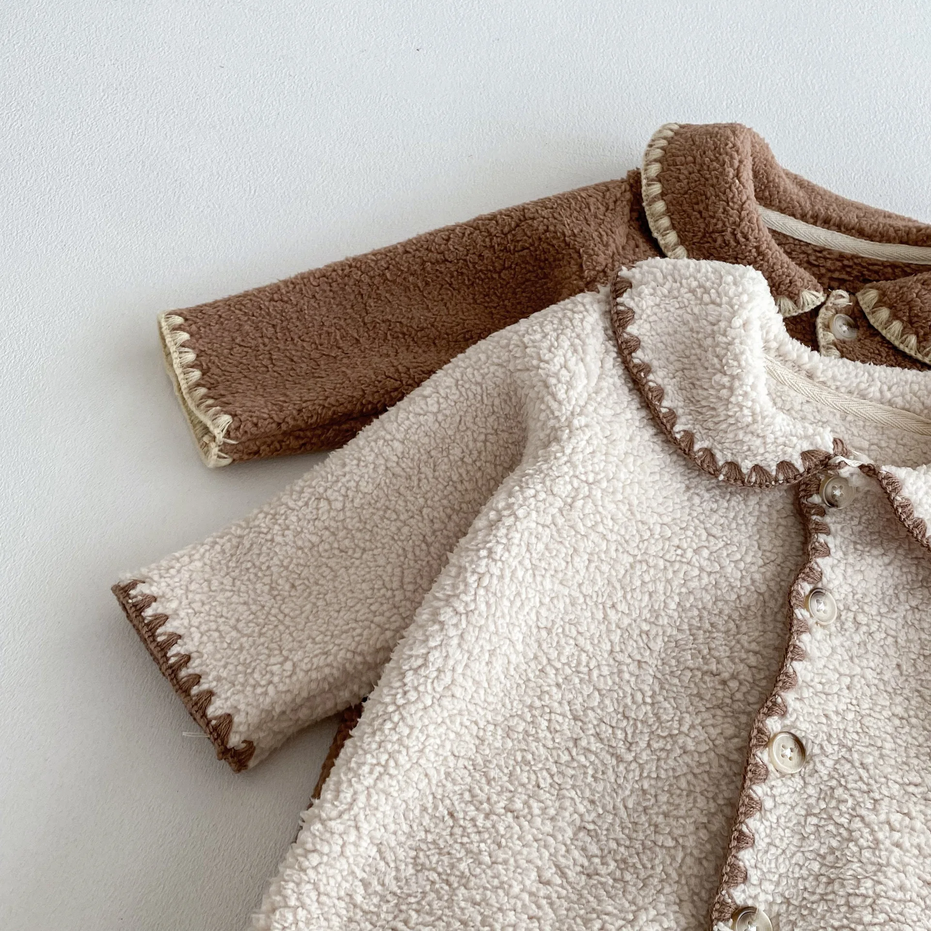 ZOETOPKID Winter-Strampler für Babys mit Revers und Fleece-Futter, langärmelig, für Jungen und Mädchen, Plüsch-Overall mit langen Ärmeln. – Detail 9