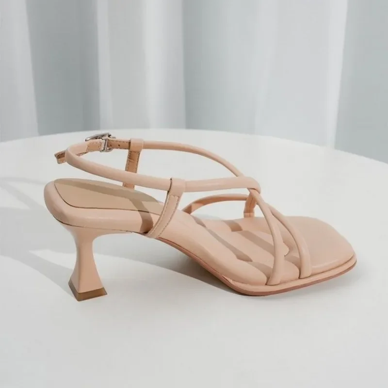 Kreuzbindung, quadratische Zehensandalen für Damen, 2024, Sommer, neues Temperament, High Heels für vielseitige, schlanke Absätze, römische Schuhe für Damen