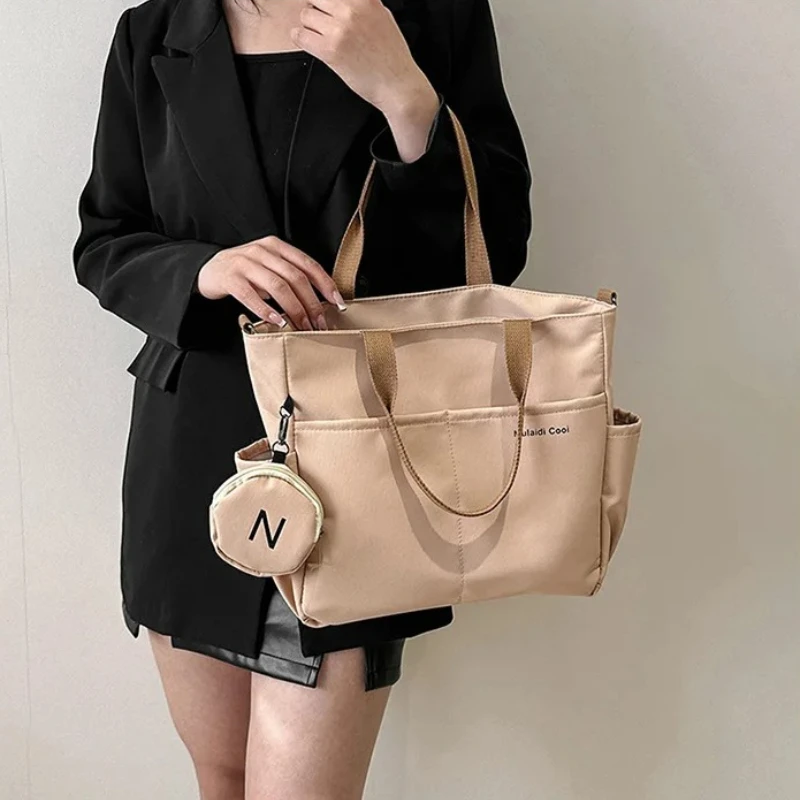 

Stylish Large Capacity Tote Crossbody Bag, Minimalist Shoulder Bag with Small Detachable Coin Purse, for Commuter Crossbody Bag