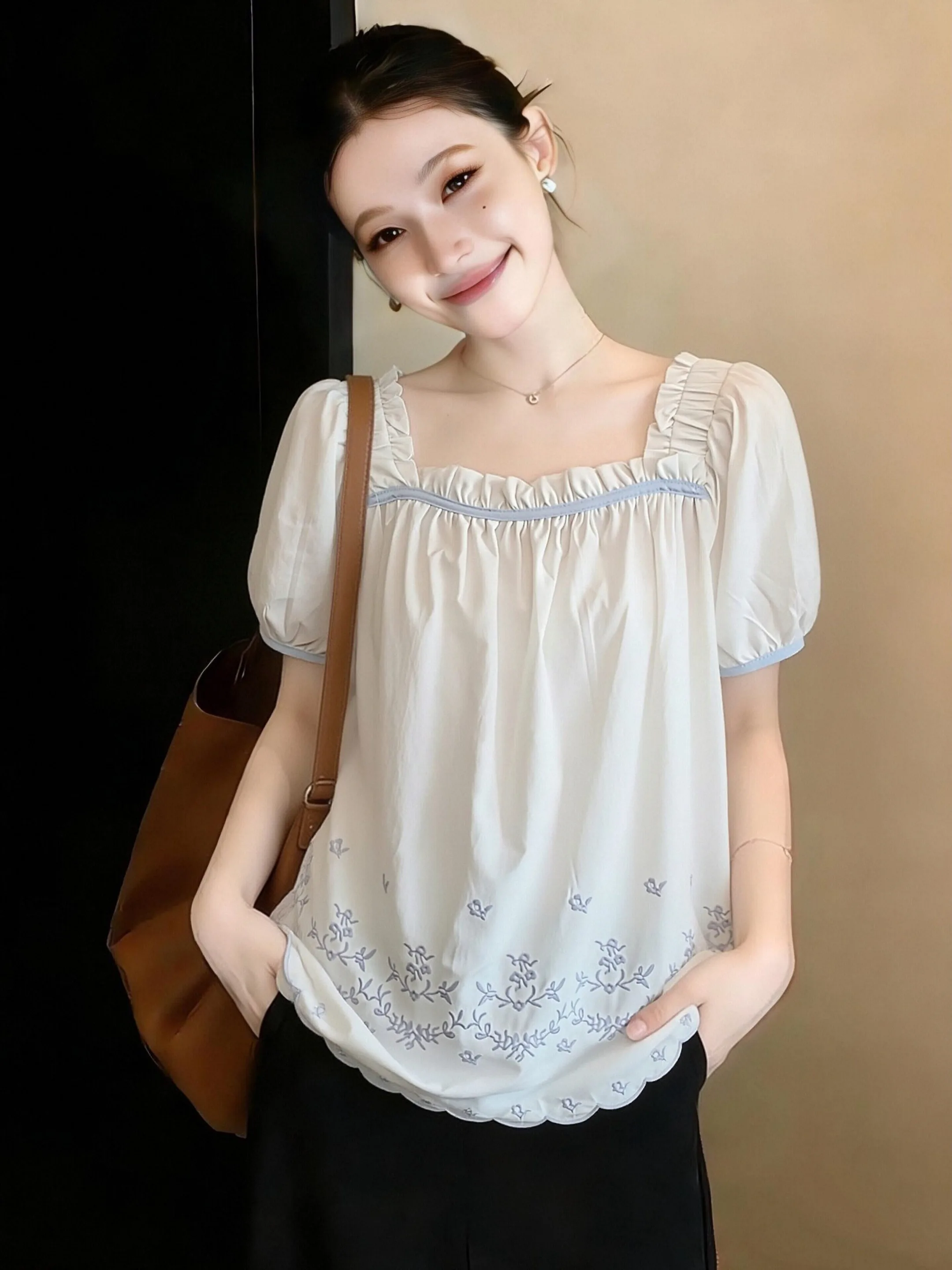 

Элегантная женская блузка с вышивкой и рукавами-фонариками, летняя модная модель с квадратным воротником, в корейском стиле, дышащая, приятная к коже