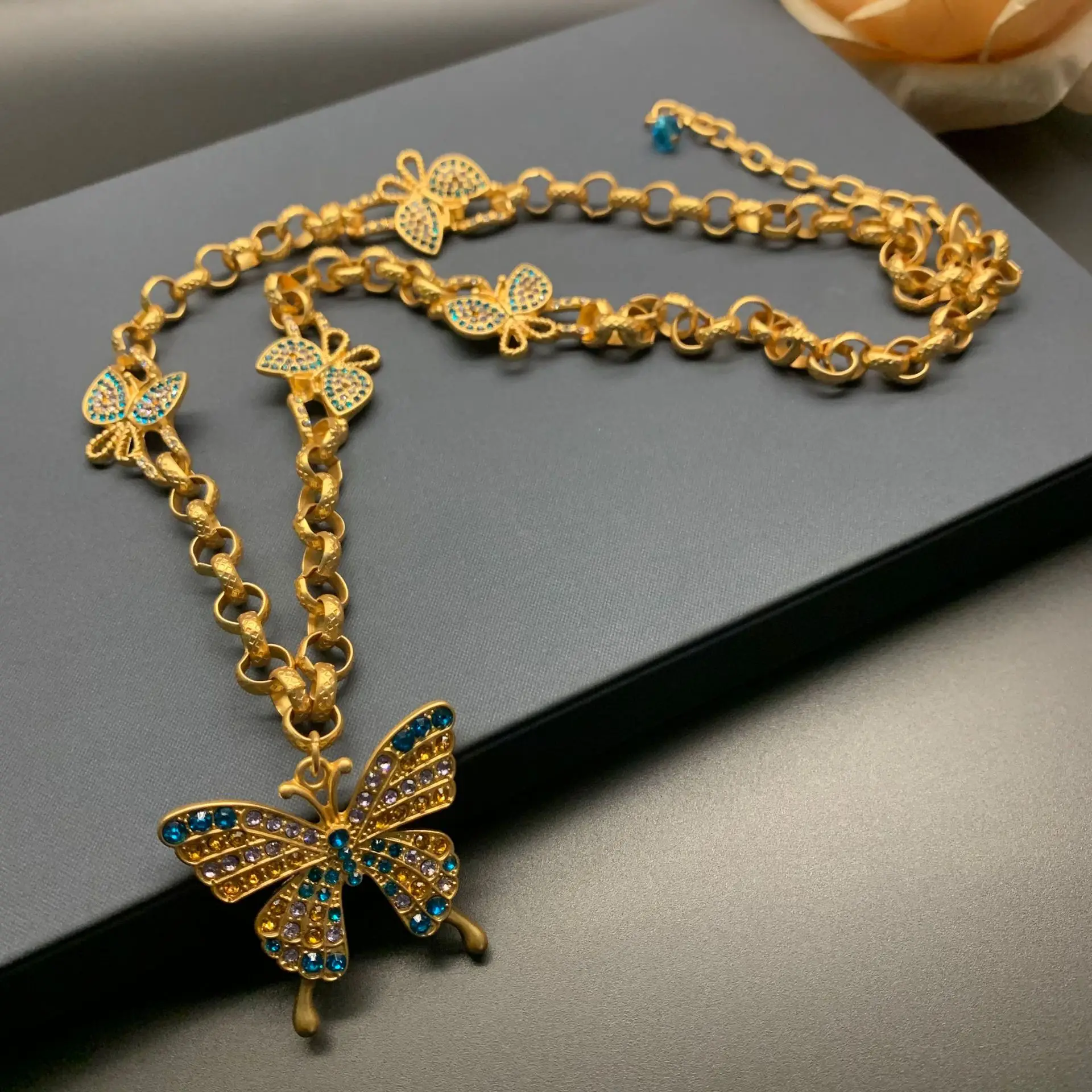 

Vintage Colorful Rhinestoned Butterfly Necklace For Women Jewelry Runway Party T Show Fancy Trendy Boho INS Japan Korea