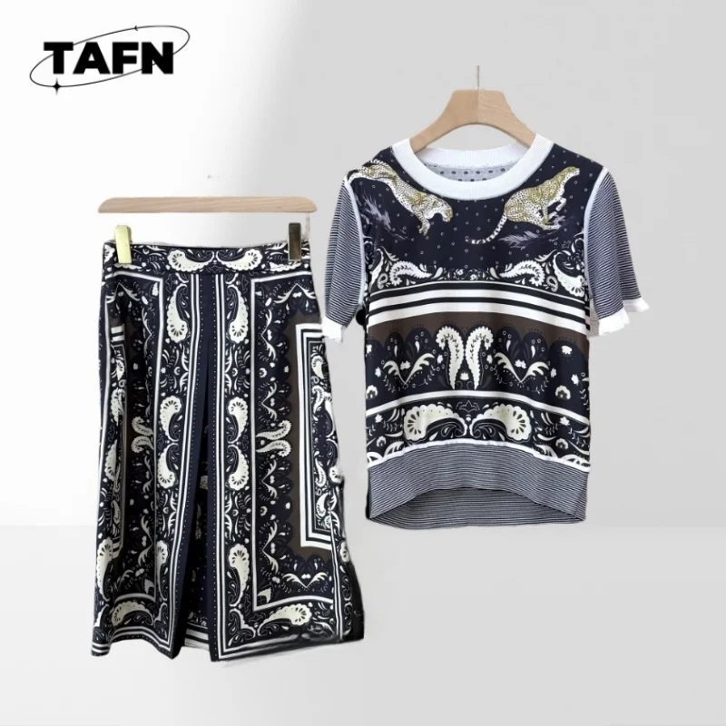 

Printed Silk Trendy Simple and Comfortable Beautiful Women’s Summer Skirt and Top Set, Perfect for Beach Days or Outings AE1806