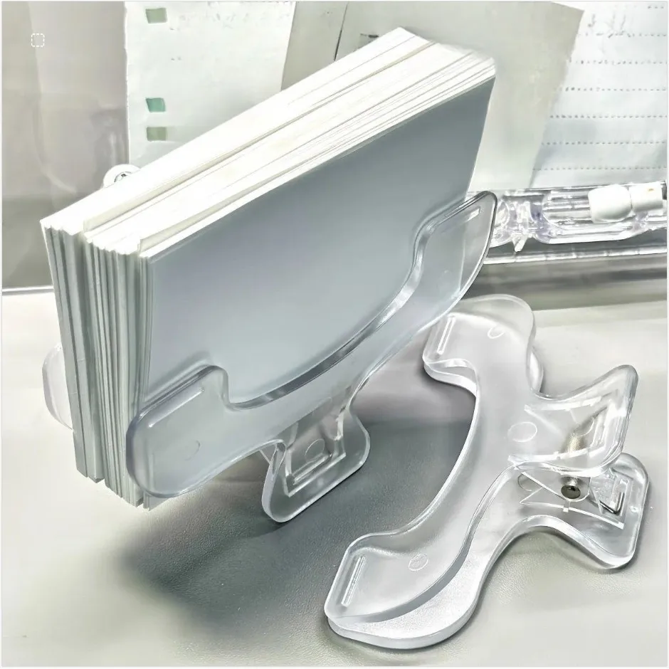 คลิปหนีบหนังสือแบบเรียบง่าย 1/3 ชิ้น แบบใสขุ่น สำหรับอ่านหนังสือ ที่หนีบกระดาษ ที่หนีบโน้ต อุปกรณ์ตั้งโต๊ะ ที่หนีบโน้ตใช้งานได้จริง