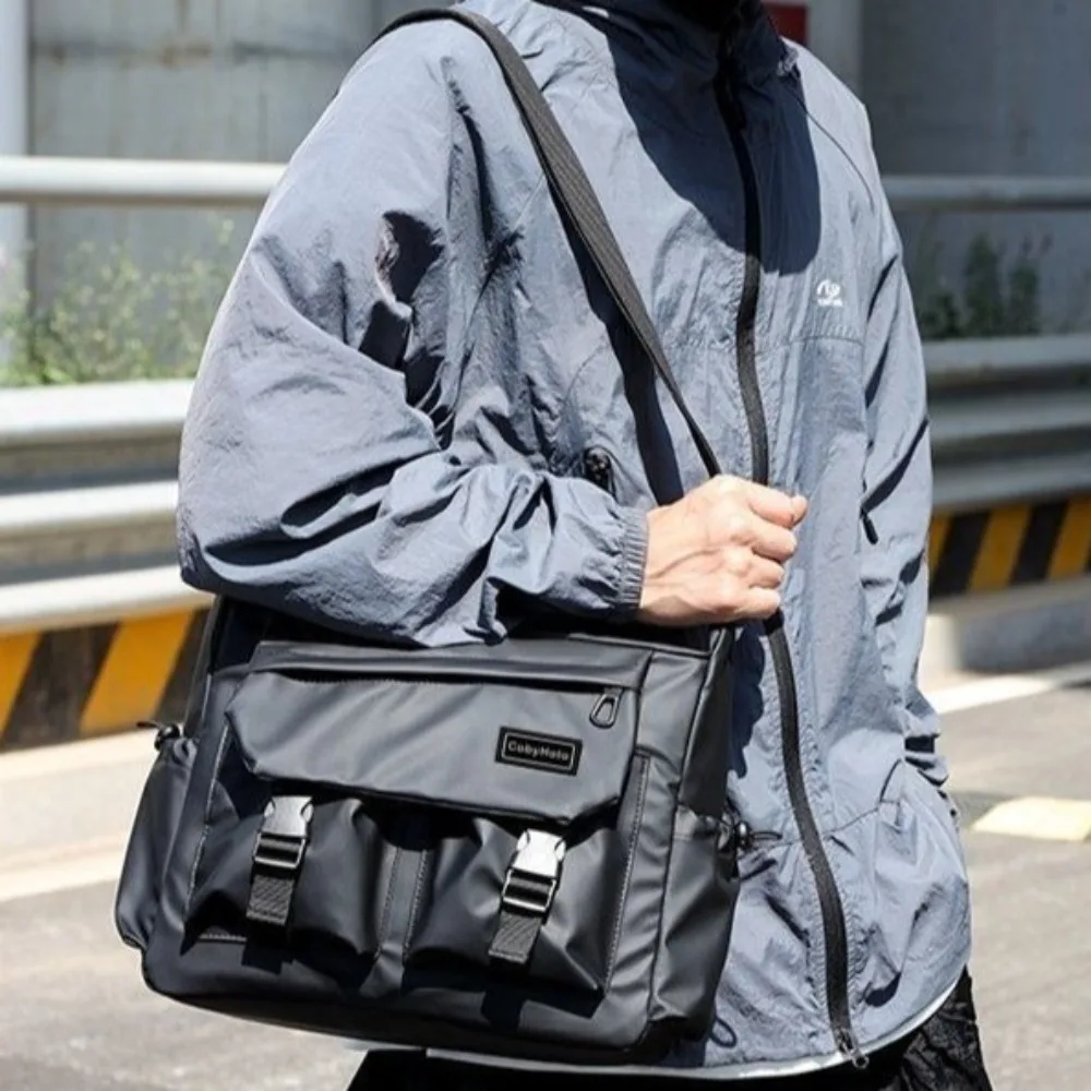 

Large Capacity Men Crossbody Bag Japanese Style Harajuku Casual Messenger Bag with Badges Lightweight Single Shoulder Bag Unisex