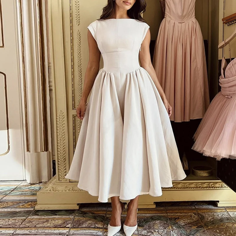 カジュアルシンプルなソリッドカラーの通勤ドレス女性 O ネックハイウエストプリーツパーティードレス新 2025 背中の開いた中空ビーチロングドレス