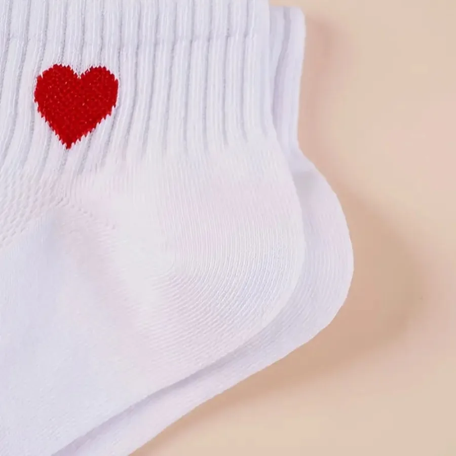 5 paia di calzini bianchi a forma di cuore, traspiranti e confortevoli, adatti a tutte le stagioni, design con motivo simpatico cartone animato