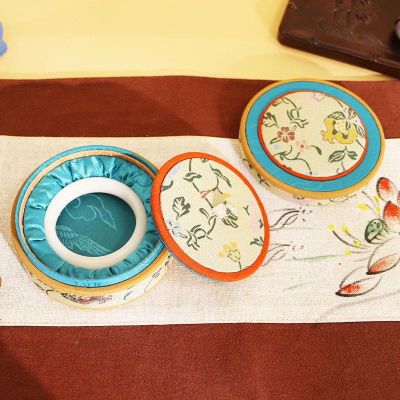 Embroidered bracelet box, stationery bracelet display box, vintage jewelry storage packaging box