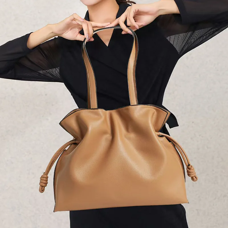 

2025 New High-End Women's Bucket Bag Lady Unique Drawstring Pleated Shoulder Bags Ruched Cowhide Leather Cloud Tote Handbag