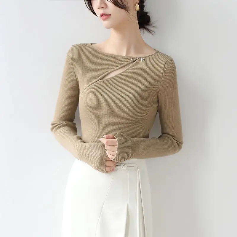

Irregular Design Hollow Knitted Shirt for Women 2025 Autumn/Winter Metal Buckle Slimming Bottom Inner Sweater