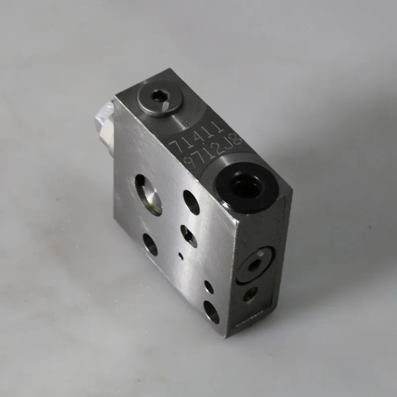 

For Komatsu PC200-7 PC200-8 Control Valve Pilot Valve 723-40-71900 Relief Self-reducing Valve Excavator