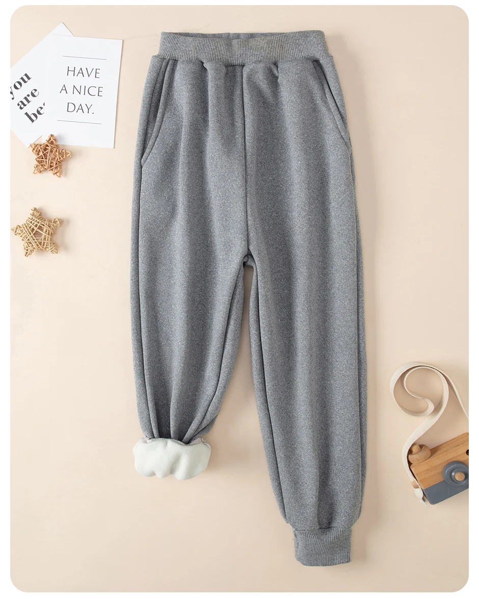 1/2-teiliges Set aus warmen, dicken Sweatpants mit Taschen für Jungen und Mädchen, ideal für Herbst und Winter, lässiger Sportlook mit Fleece-Futter. – Detail 8