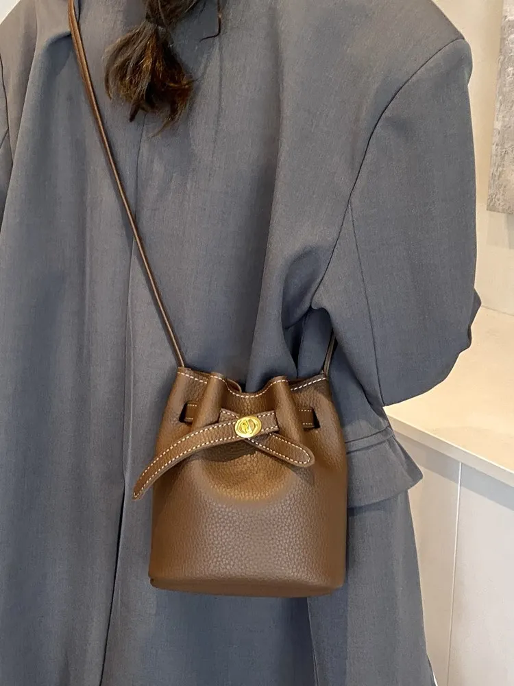 

Retro Genuine Leather Buet Bag Women's 2026 Autumn Winter New Versatile Crossbody Commuter Single oulder Mobile Phone Bag