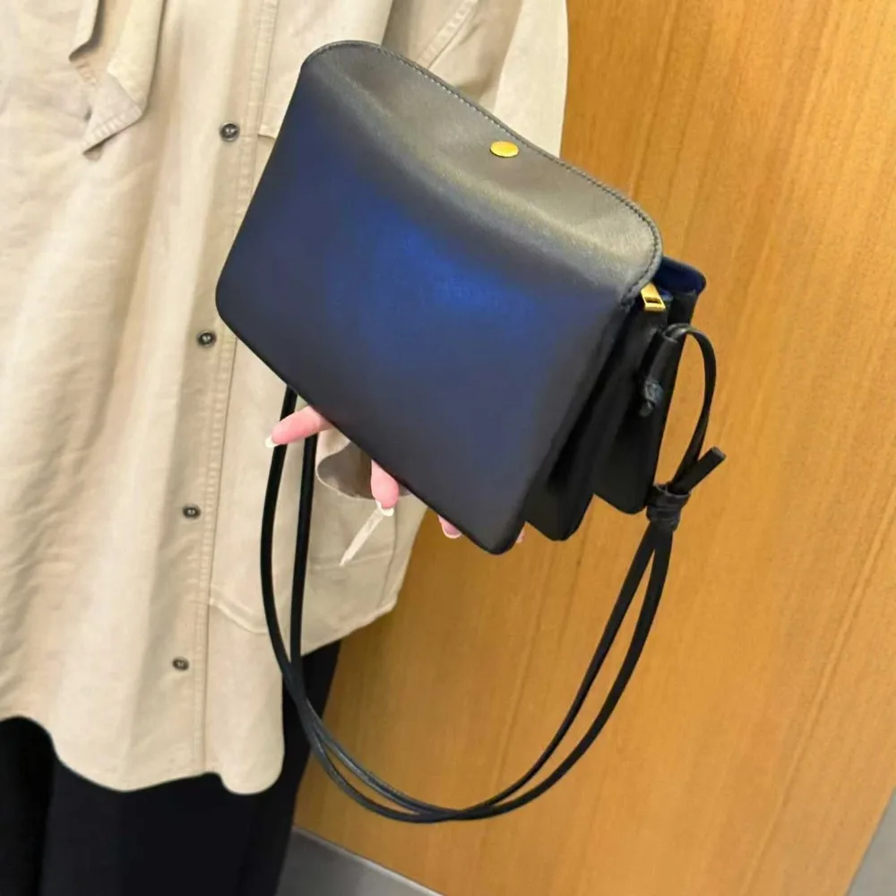 

Модная нишевая портативная маленькая квадратная сумка, женская сумка 2025 года, новая текстурированная сумка через плечо в иностранном стиле