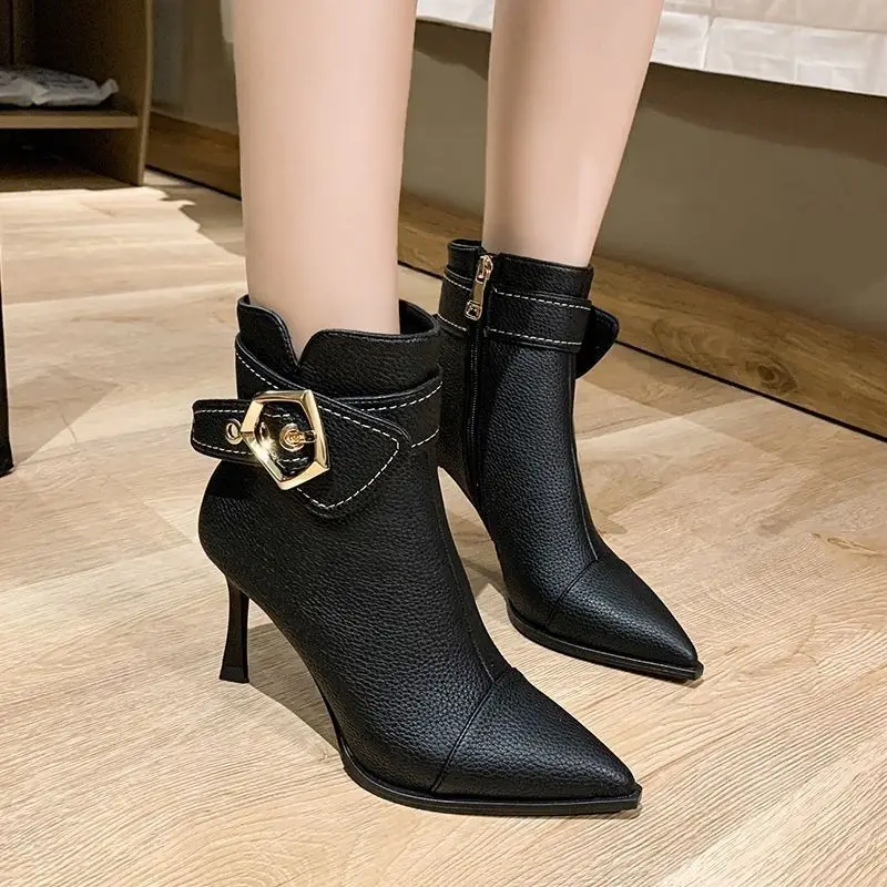 

Черные женские ботильоны на каблуке, осенне-зимняя обувь, кожаные женские короткие туфли с острым носком, распродажа шикарных и элегантных ботильонов Y2k