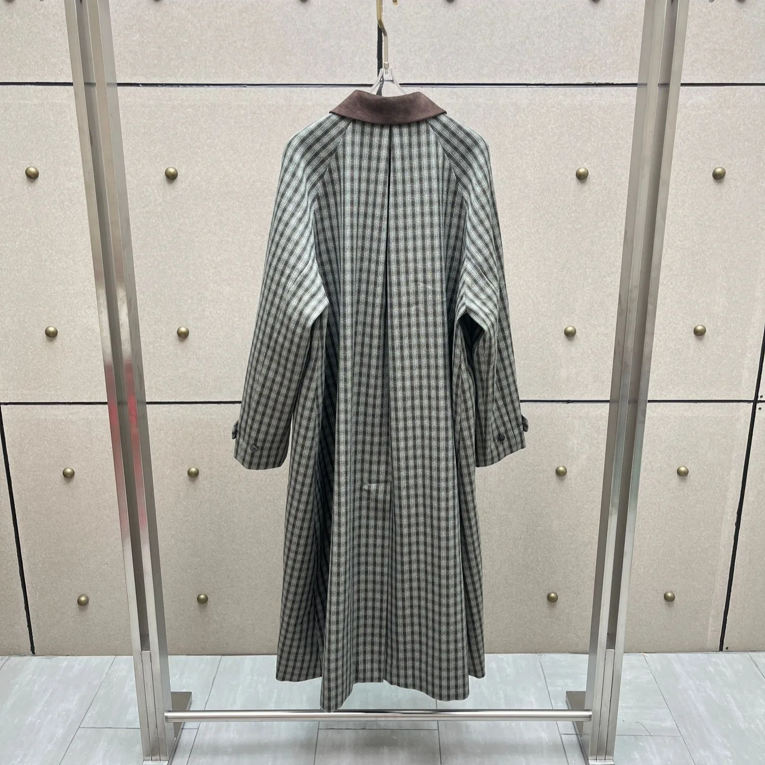 2026 Corduroy Collar Plaid Trench Coat – Square Neckline, Longline Silhouette, Vintage-Inspired Design