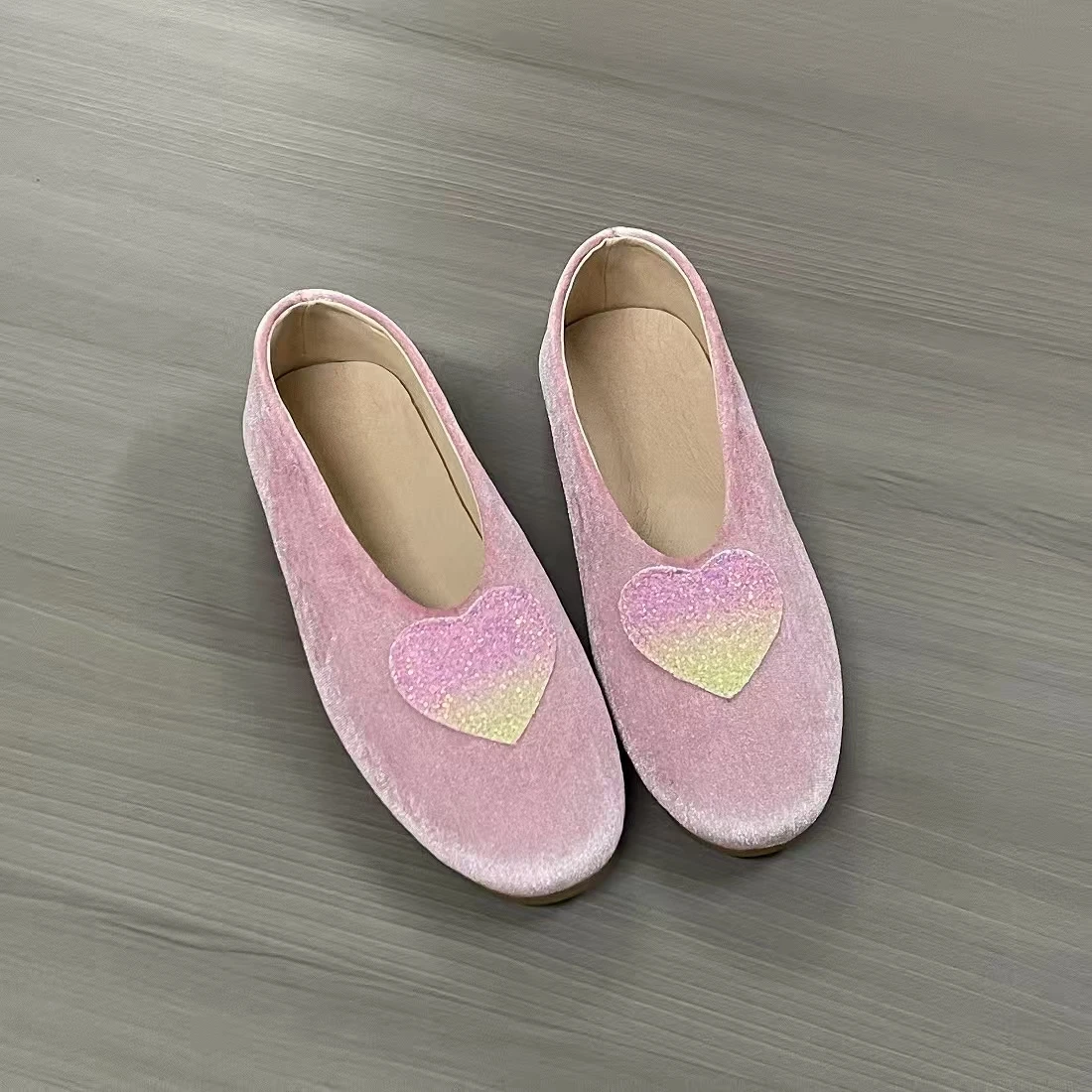 Xingliupi New Arrival Heart Shape Woman's Casual Flats Shoes Round Toe Ladies Shoes Retro Summer Comfortable Velvet Shoe