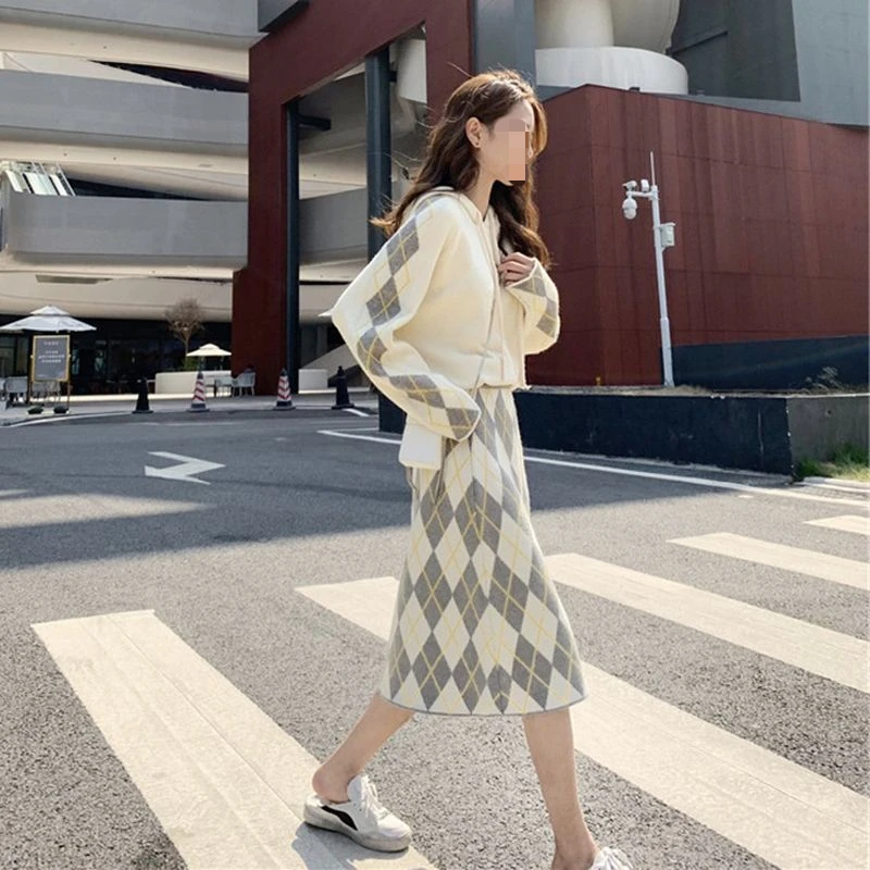 New Small Fragrant Style Hooded Sweater Set Skirt Two piece Set Fashionable and Stylish Style Knitted Half Body Skirt for Women