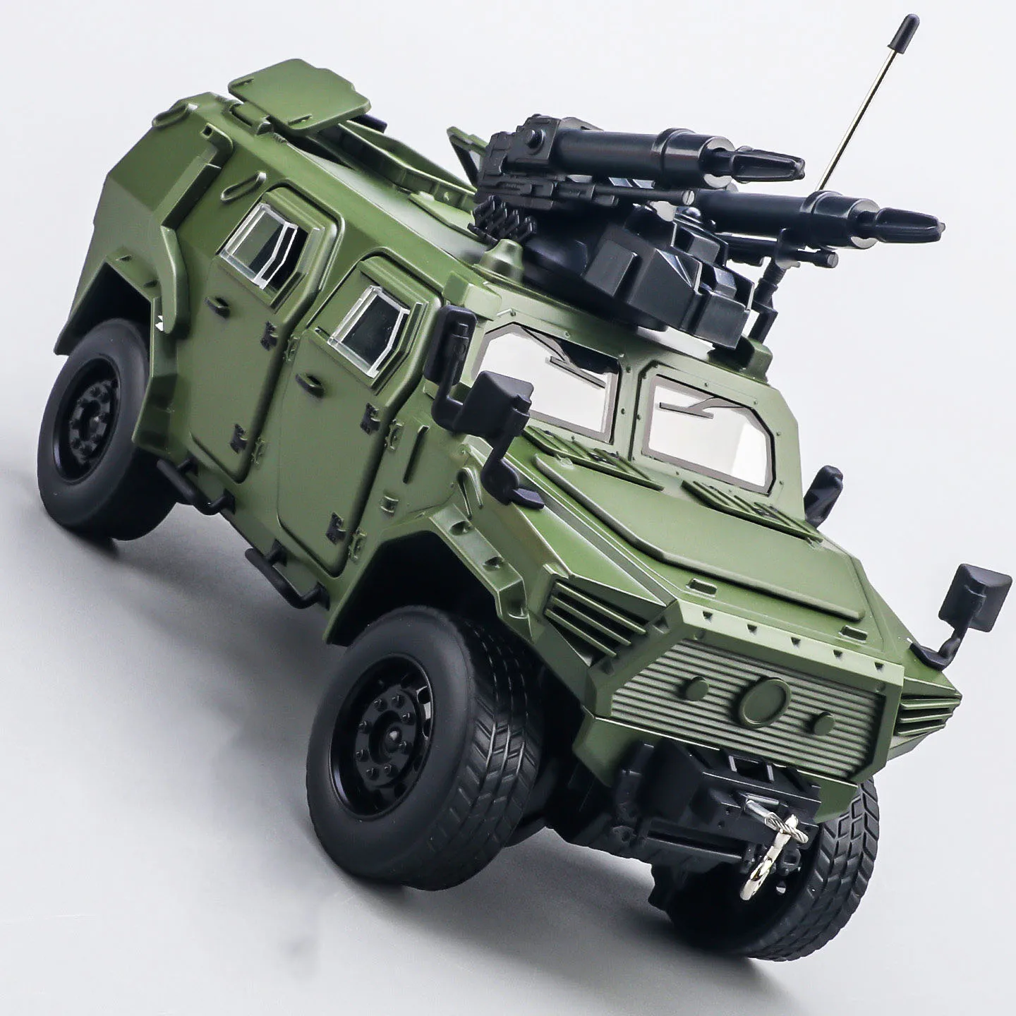 

Модель бронированного автомобиля DongFengMengShi 1:20, литая под давлением, внедорожник, со звуком, светом, открывающимися дверями, на откатном механизме, для детей, подарок