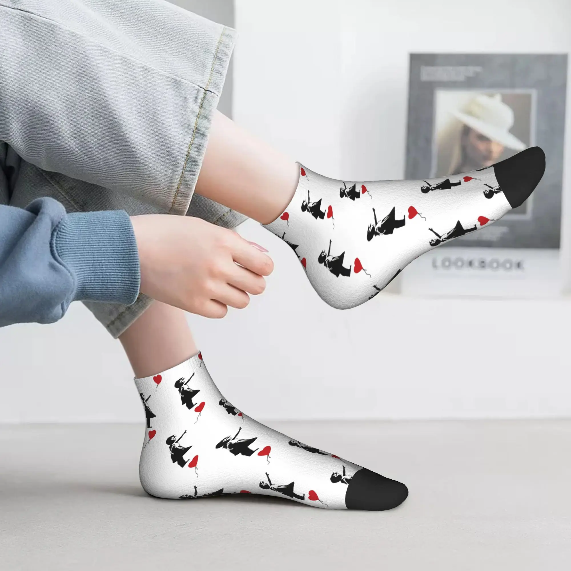 Banksy - Ragazza con calzini a palloncino Harajuku Calze di alta qualità Calzini per tutte le stagioni Accessori per regali di Natale per uomo e donna
