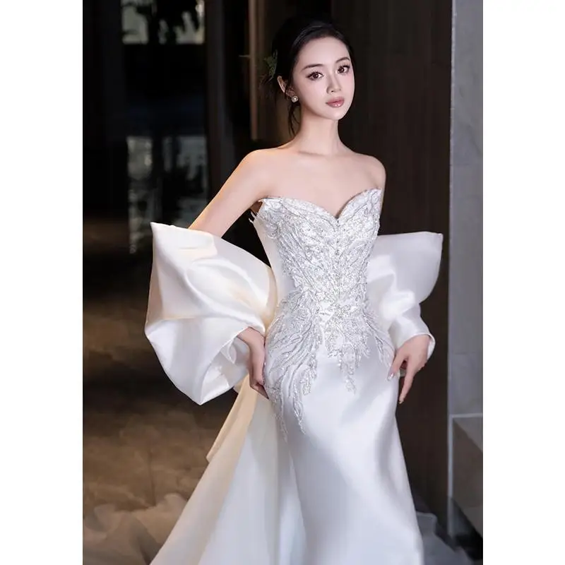 Elegant Heavy Embroidery Light Wedding Dress Strapless Fish Tail Evening Gown Train Simple Satin Surface Bridal Veil