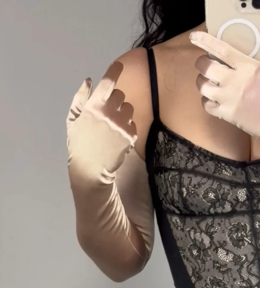 

Нежно-бежевые атласные перчатки из эластичного шелка, 70 см, очень длинные, для модных костюмов, свадеб, косплея, Хэллоуина, вечерних мероприятий