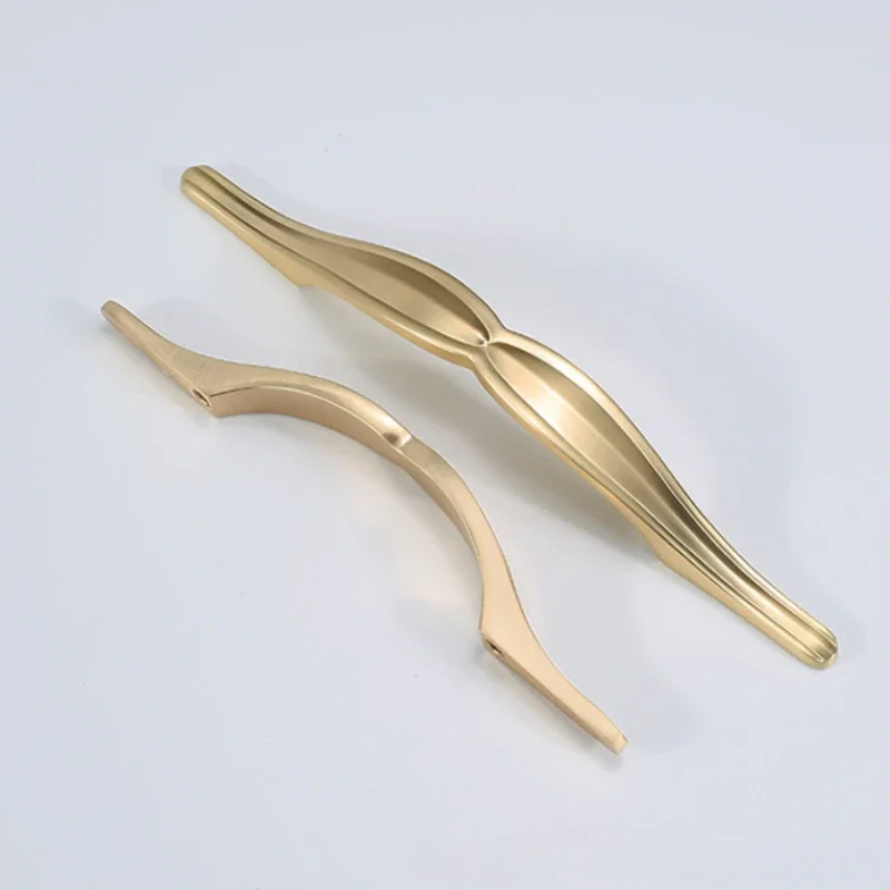 Long Wardrobe Handle Zinc Alloy Furniture Handles for Bedroom Cabinet Wardrobe Dresser Handle and Knobs Furniture Accessory