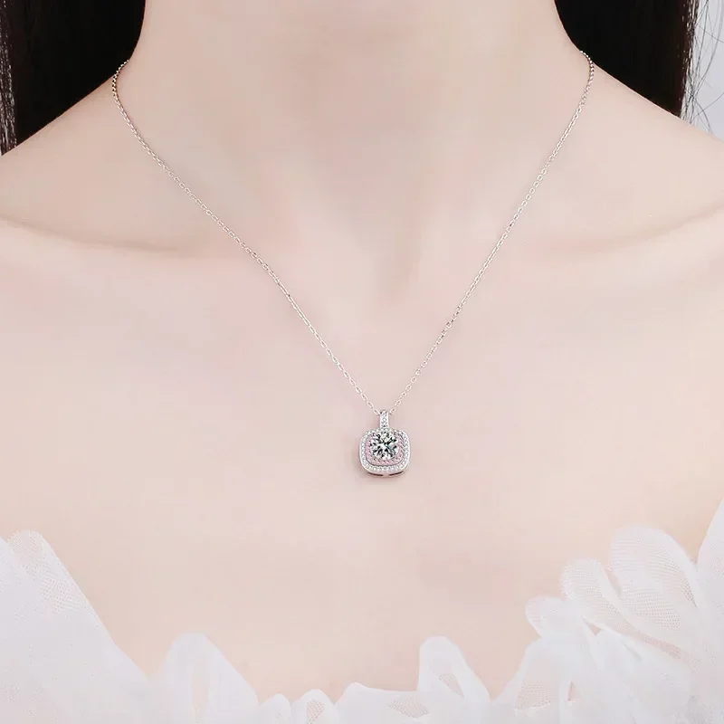 Exquisite Design 1Ct Moissanite Square Pendant for Women Sparkling  Platinum PT950 Necklace with Rose Gold Wedding Jewelry