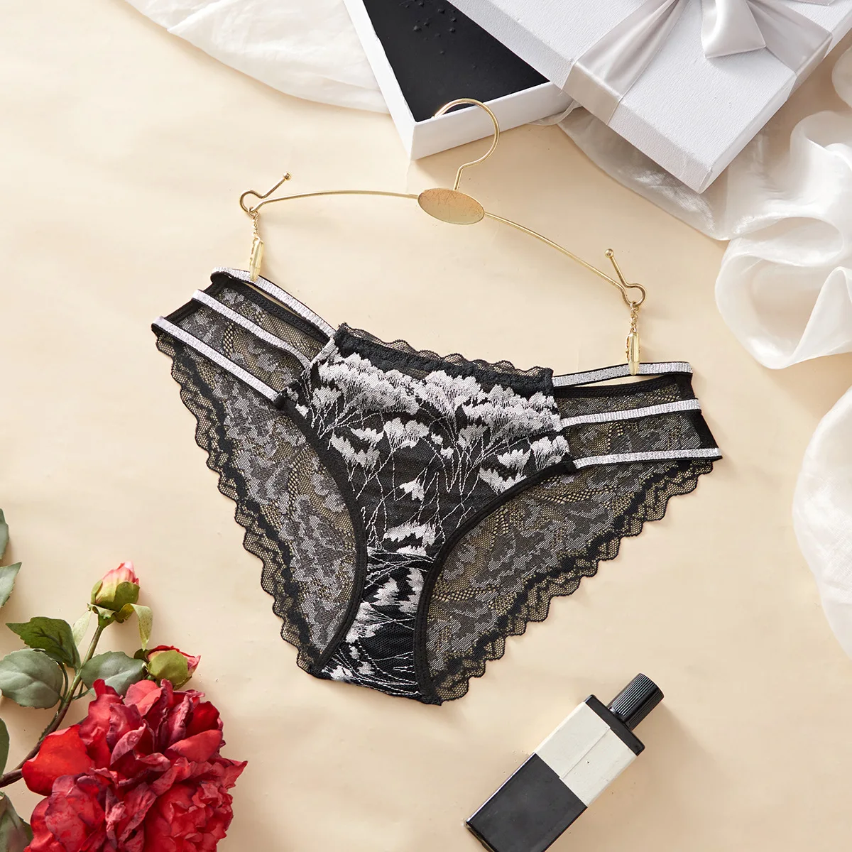 Lace printed panties; hot silver fine belt mesh see-through sexy delicate ladies' panties.