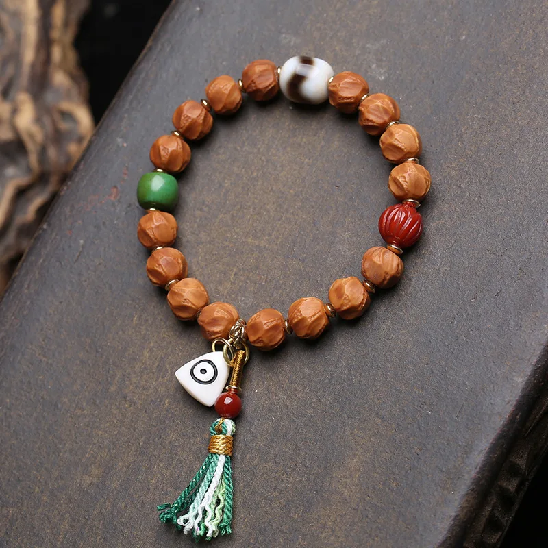Natural Hericium-patterned Bodhi bead bracelet with a single strand of agate,tigers tooth,Tibetan prayer beads and a deer bone