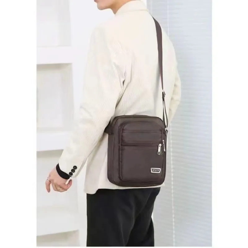 Herren-Umhängetasche, Wasserdichte und Verschleißfeste Geldbörse, Modischer Multi-Reißverschluss-Rucksack, Geschäftsreise-Schultertasche – Detail 16