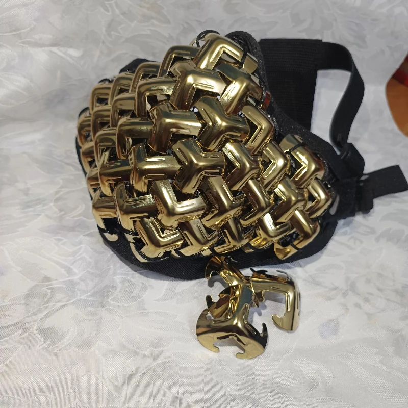 قناع نصف وجه على الطراز القديم للحفلات والنوادي الليلية وأداء المسرح أقنعة سوداء لعيد الميلاد والهالوين وأغطية الرأس الذهبية