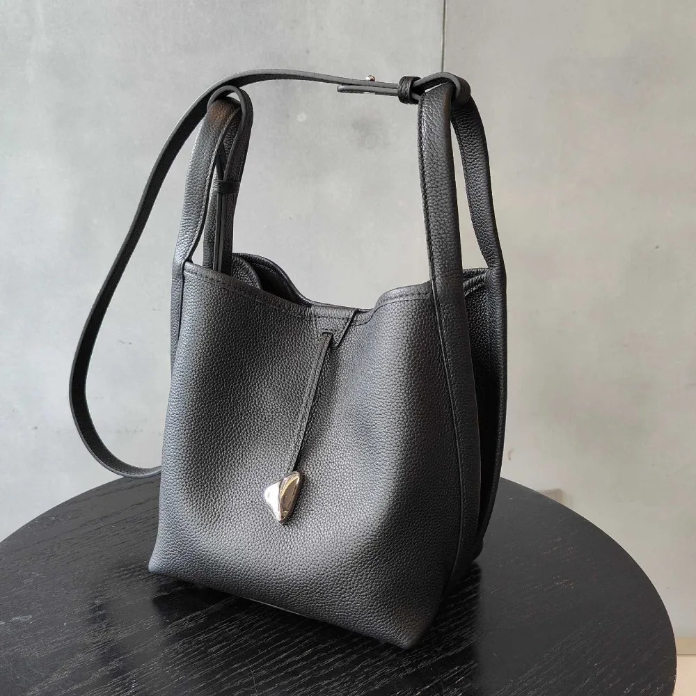 2026 New Hand-carried Bucket Bag Women's Light Luxury Niche High-end Single Shoulder Messenger Bag Vegetable Basket Summer