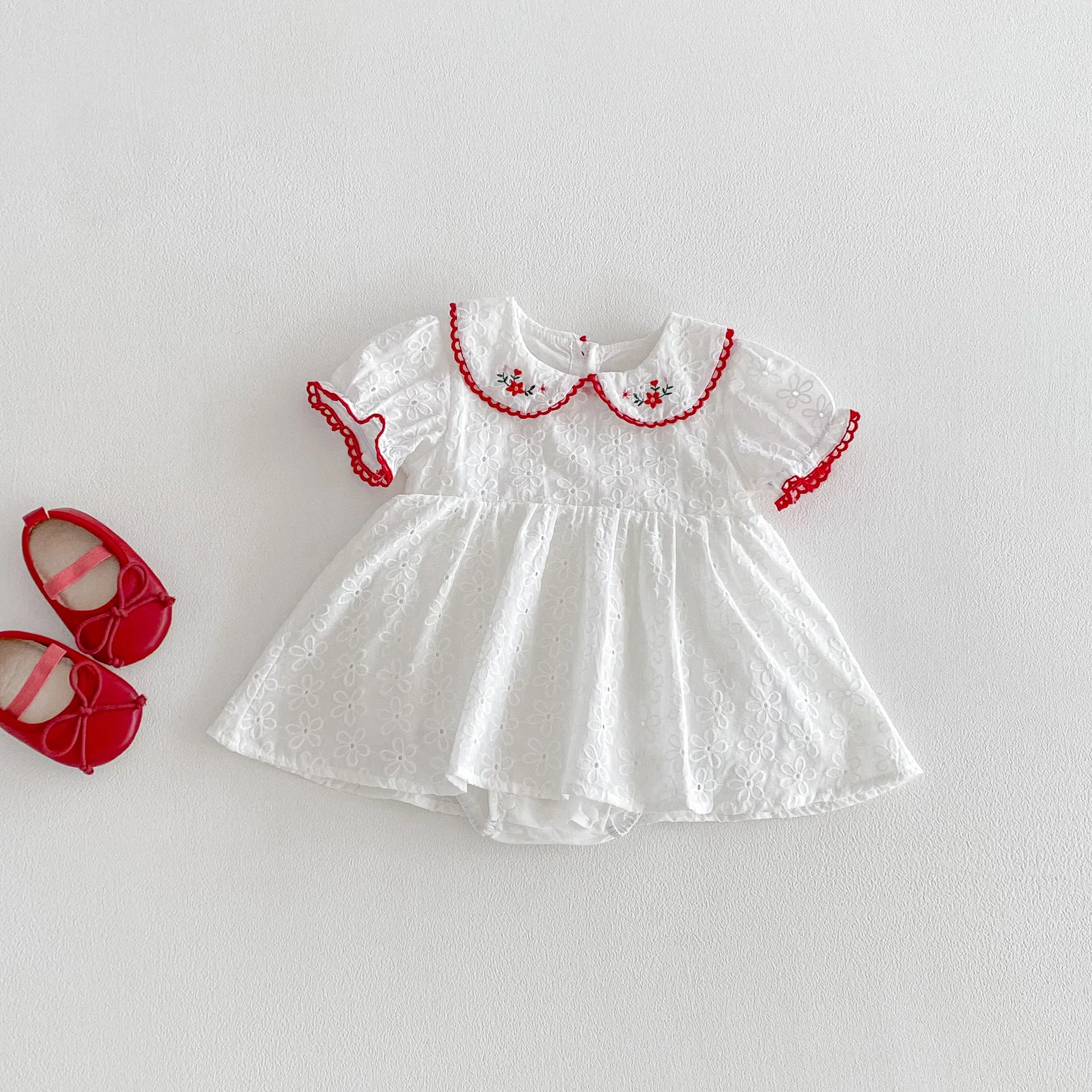 2026 Summer Sweet Style Baby Bodysuit Floral Embroidery One Piece Clothing Peter Pan Collar Puff Sleeve Girls Clothes