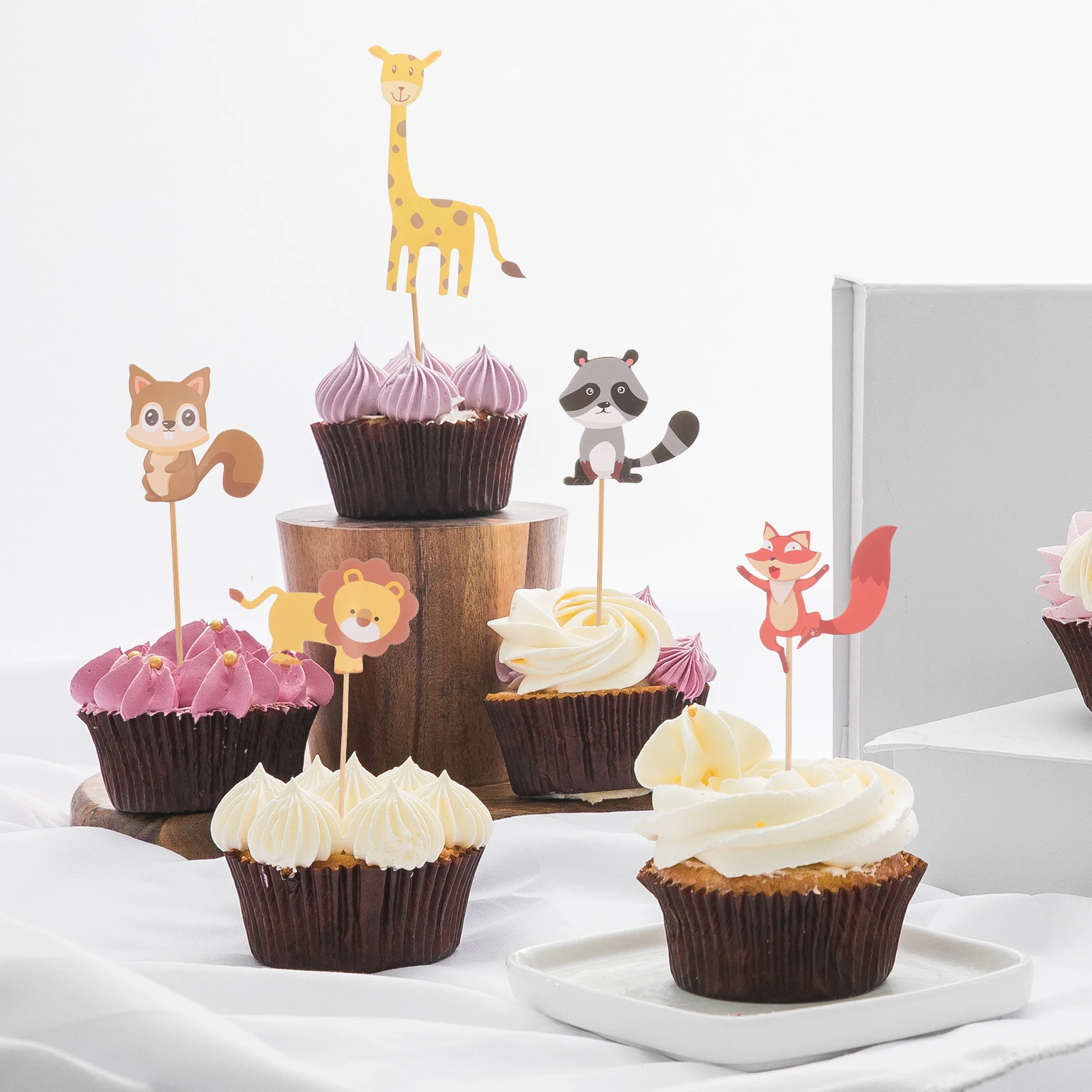 

24pcs Animal Cake Toppers Forest Animals Cupcake Decorations Jungle Birthday Party Cake Picks Leaves Flag for Celebration