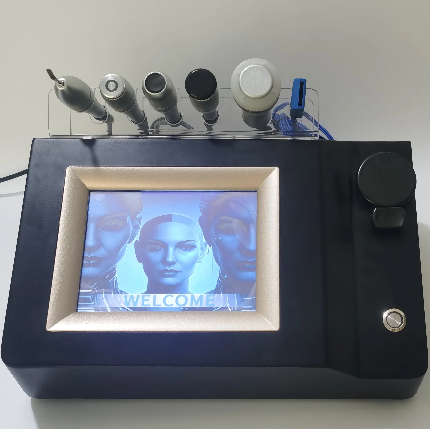 أحدث آلة تجميل متعددة الوظائف لإدارة البشرة ومضادة للشيخوخة مع جهاز تنظيف البشرة أحادي القطب RF 4.5 مللي متر المطرقة الباردة بالموجات فوق الصوتية